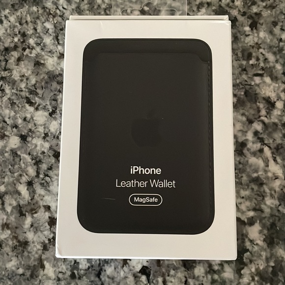 iPhone Leather Wallet with MagSafe - Black - Picture 5 of 10